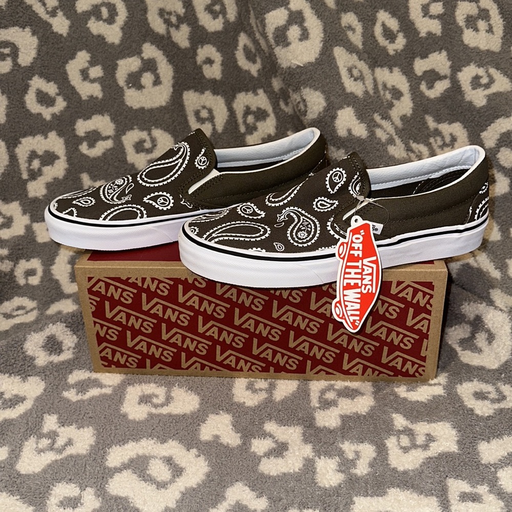 Classic Slip-on Vans New in Peace ✌🏻 Paisley & Grape Lea 😘 - Picture 5 of 17